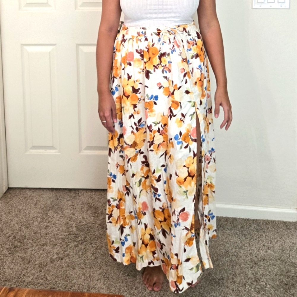 Skirt with slit